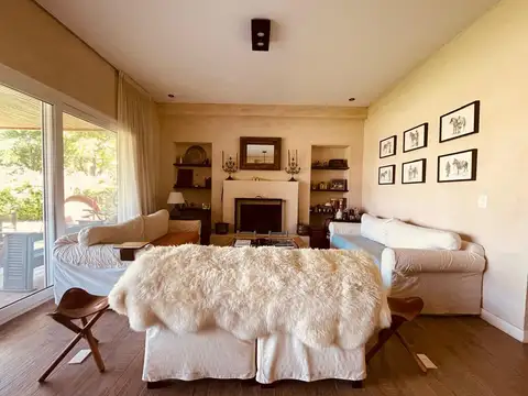 Casa 4 ambientes con 3 baños