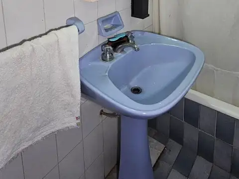 Se VENDE CASA de 2 dormitorios en Montevideo, Bahía Blanca 100
