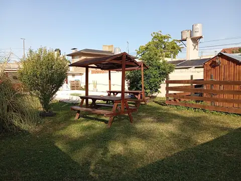 Casa 4 ambientes con 2 baños