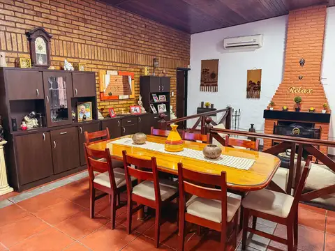 Casa 5 ambientes con 2 baños