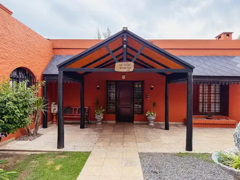 Propiedad de categoría con quincho y pileta en Álamos del Aeroclub