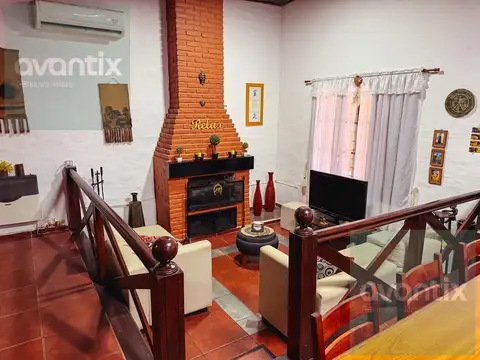 Casa en Venta con 2 cocheras