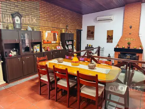 Casa 5 ambientes con 2 baños