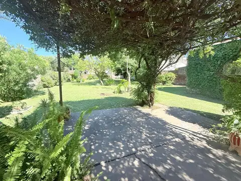 CASA EN VENTA EN PERGAMINO CON PARQUE Y GALPON