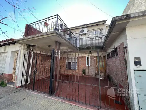 Venta Casa 4 ambientes Patio, Terraza y Doble Cochera-Quilmes