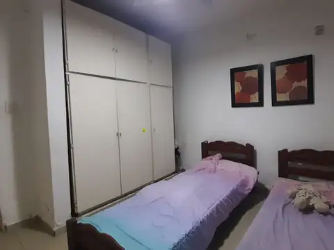 Casa 8 ambientes con 3 baños