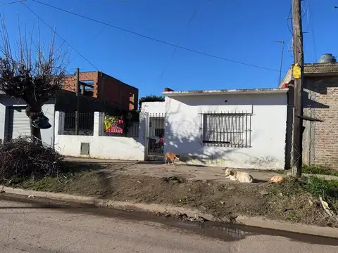 Casa 3 ambientes con 1 baño
