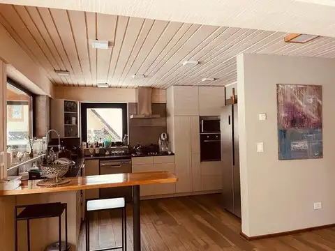 Casa de Diseño en venta en Barrio Cerrado cerca de Centro