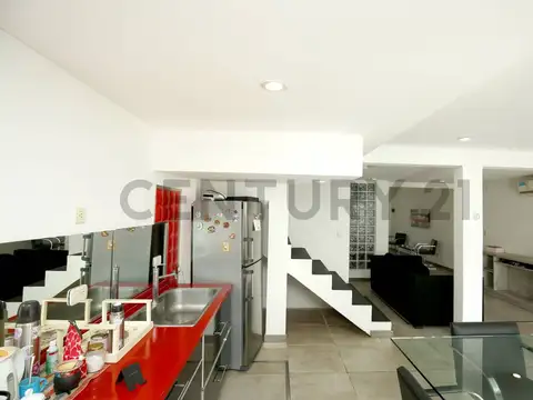 Casa de 3 dormitorios con parque y cochera en La Plata