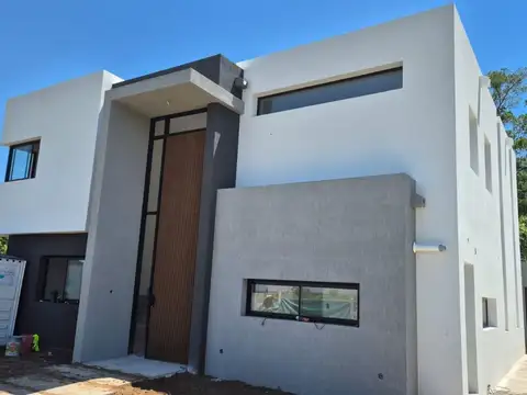 CASA 5 AMBIENTES EN VENTA  "PUERTOS" FINANCIACIADA