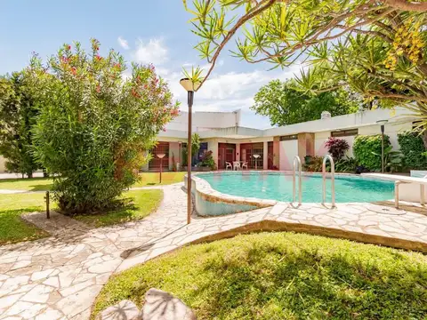 CASA A 20 MIN DEL OBELISCO 650 M2 DE PARQUE