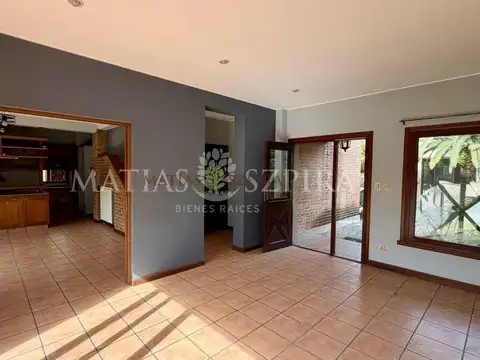 Venta de Casa 5 Ambientes en Parque Leloir, Ituzaingó