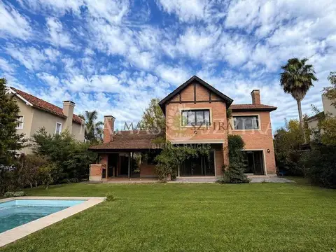Venta de Casa 5 Ambientes en Parque Leloir, Ituzaingó