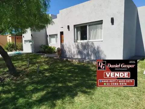 VENTA – HERMOSA CASA 5 AMBIENTES EN UNA PLANTA – BARRIO SAN SEBASTIÁN