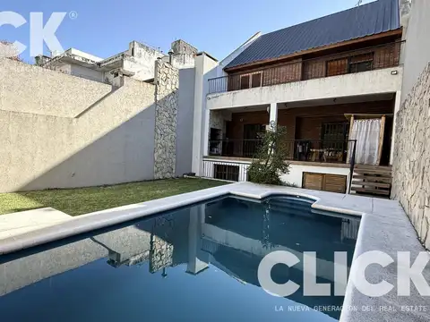VENTA - CASA CON 6 HABITACIONES - PARRILLA - PILETA - COCHERA - VILLA URQUIZA