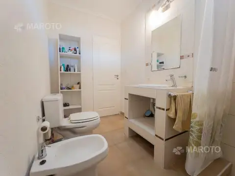 Casa 4 ambientes con 2 baños