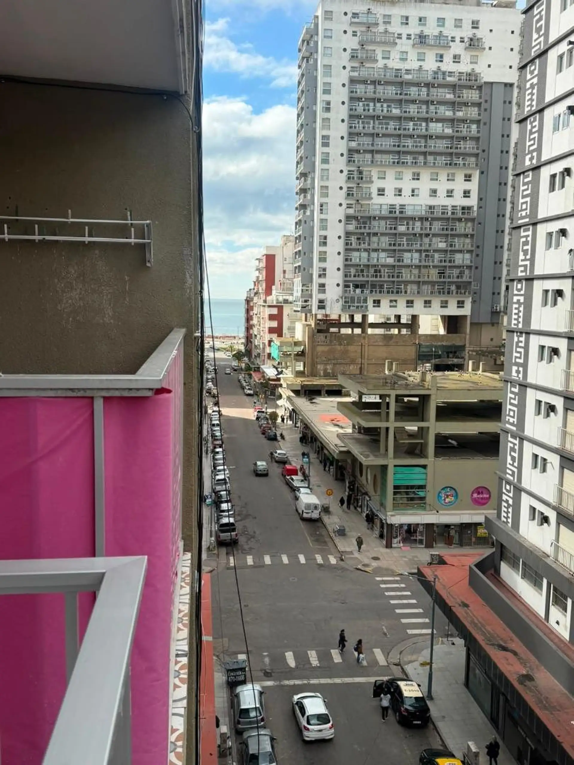 Departamento 3 ambientes a la calle con espacio de cochera