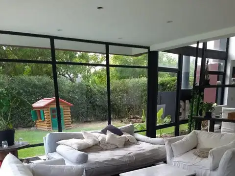 Casa 7 ambientes con 3 baños