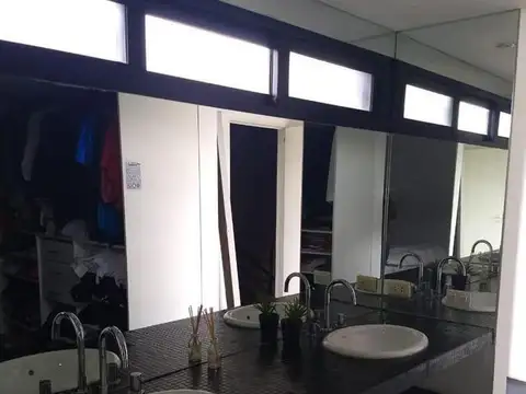 Venta. Casa 4 dormitorios, piscina, Lote Interno. Santa Barbara. Tigre.