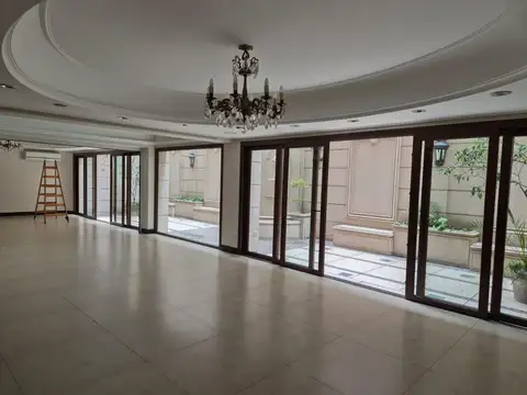 Salón/local comercial en Dean Funes al 300