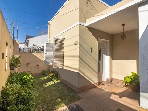 Casa en venta Martinez Alto - jardin y cochera