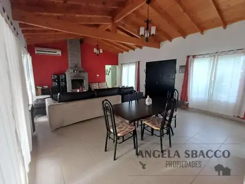 Casa en Alquiler con 1 cochera