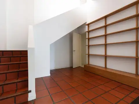 Casa 4 ambientes en esquina con jardín y pileta – Lomas de San Isidro