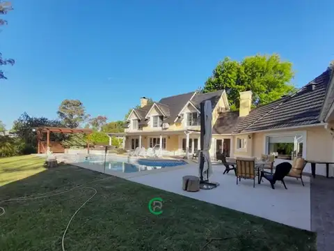 Au Acceso Oeste Km 42 400