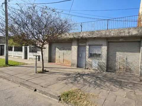 Dos viviendas dos locales venta inversor Ituzaingó Norte