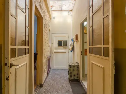 VENTA CASONA LOTE PROPIO 8 AMB. EN VILLA URQUIZA -TERRAZA - TERRENO IDEAL PROYECTO PHS - PERMUTA  