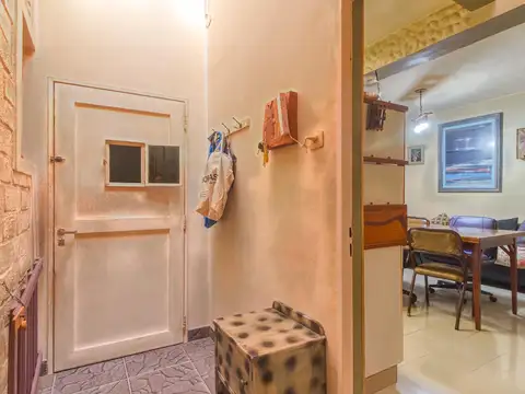 Casa 8 ambientes con 2 baños