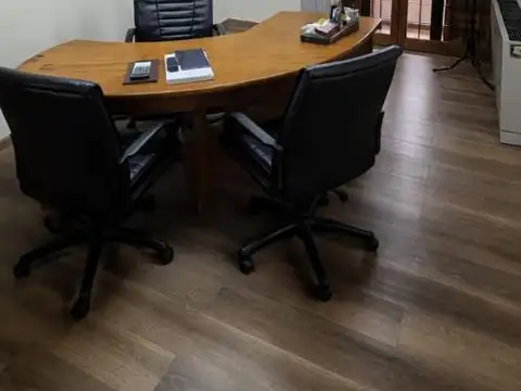 Casa en Alquiler con 5 cocheras