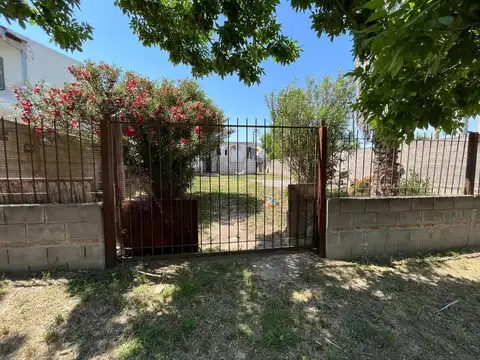 VENTA CASA CON DEPTO FRENTE A JARDIN BOTANICO 