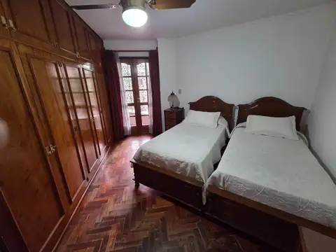 Casa 7 ambientes con 4 baños
