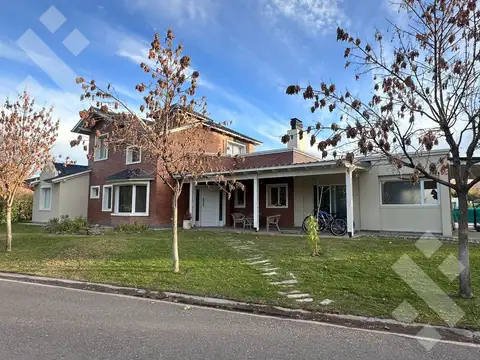 En venta | casa de nivel gerencial | 4 dormitorios | barrio comahue golf club | neuquén