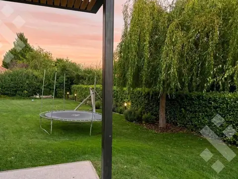 Casa en Alquiler en Neuquén, USD 3.500