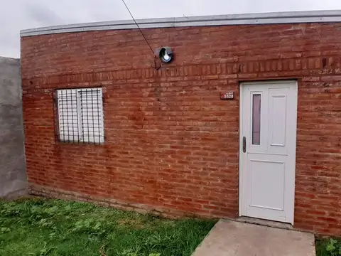 Se vende casa 2 dormitorios con gran terreno