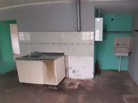 Se vende casa 2 dormitorios con gran terreno