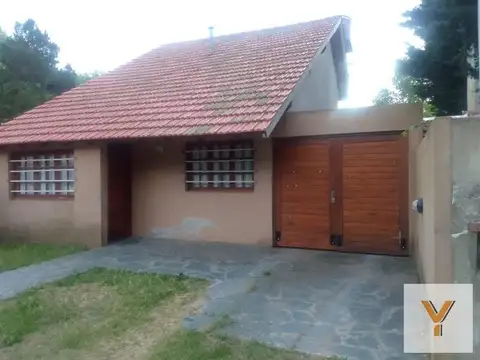 Casa en venta - 4 dormitorios 2 baños - patio y quincho - 315mts2 - Santa Teresita