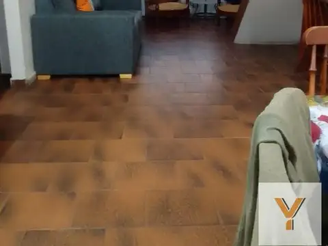 Casa 6 ambientes con 2 baños