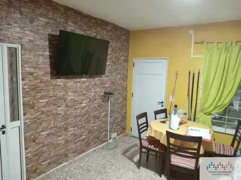 Casa 6 ambientes con 2 baños