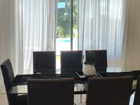 Casa 6 ambientes con 4 baños