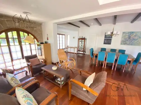 Casa en Alquiler Temporal con 2 cocheras