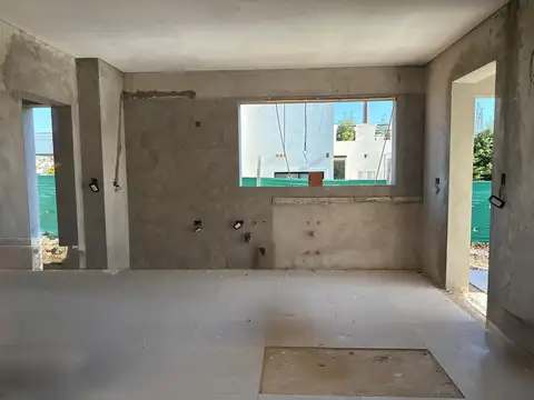 Casa en Venta con 3 cocheras