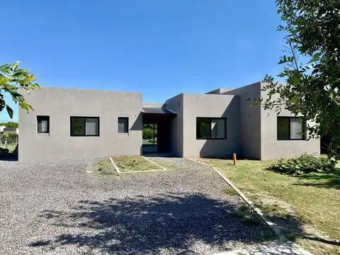 Casa a estrenar en venta en Altos de Manzanares 