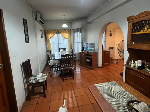 Casa 5 ambientes con 2 baños