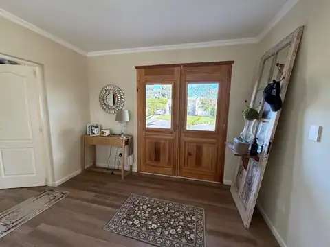 Casa en Venta con 3 cocheras