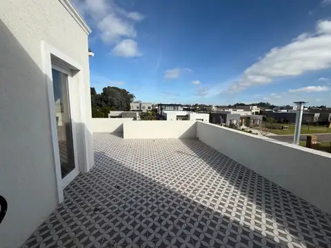 Casa 4 ambientes con 3 baños