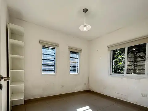 Casa 5 ambientes con 1 baño
