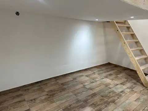 Venta ph monoambiente c/patio refaccionado a nuevo